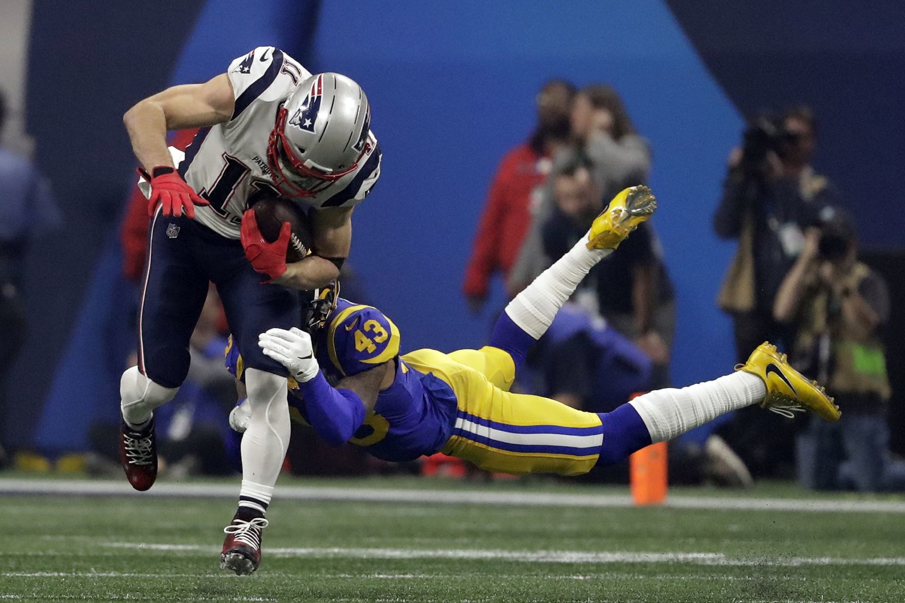 Patriots Rams Super Bowl Football